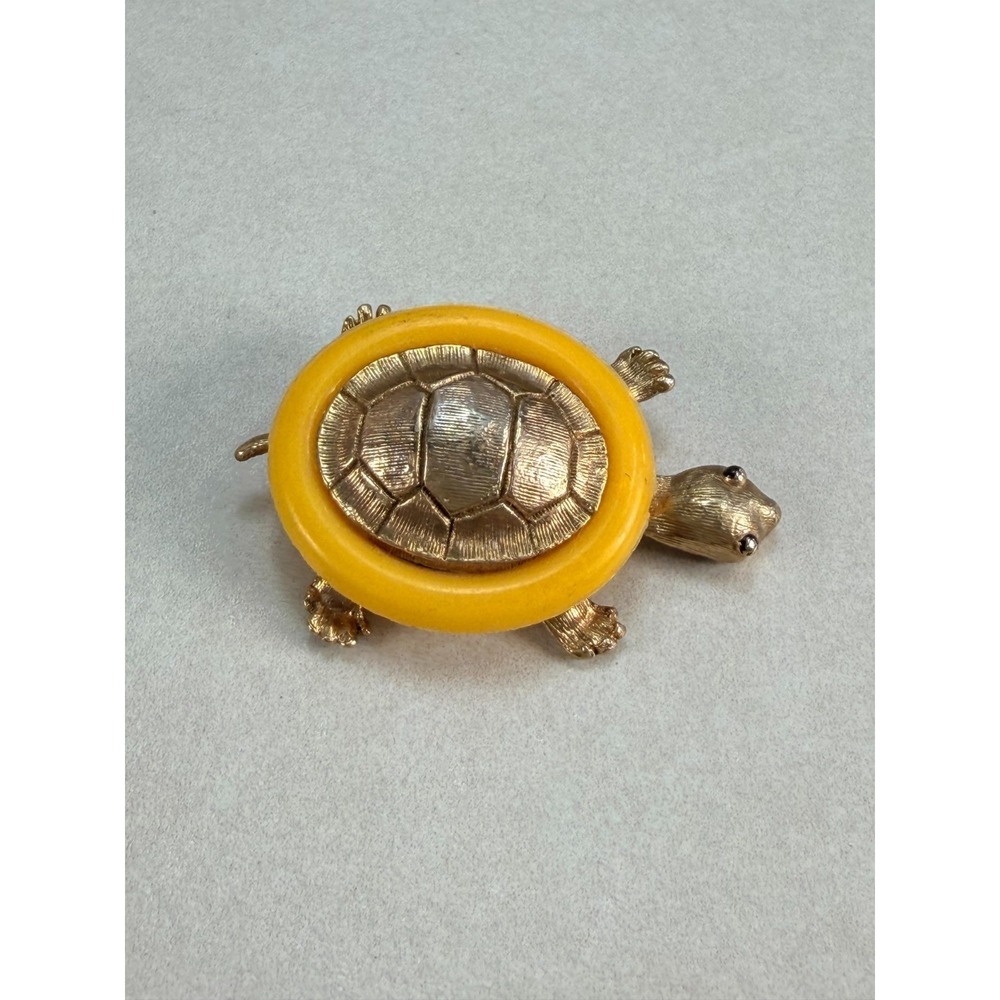 Vintage Figural Turtle Brooch Yellow Lucite Ring Gold Tone Rhinestone Eyes Pin